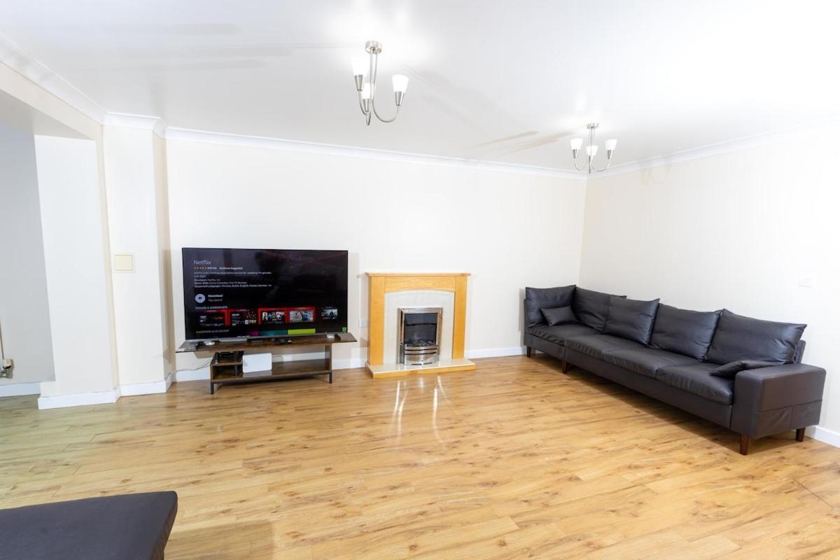 Snodland 5-Bed Modern & Luxurious Houseヴィラ エクステリア 写真